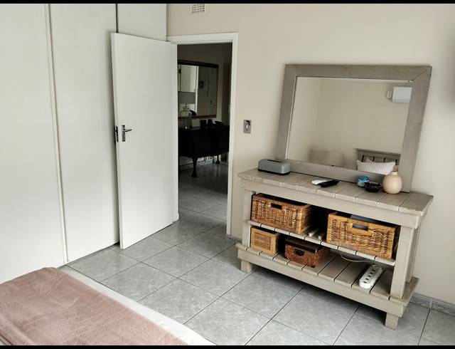6 BEDROOM HOUSE FOR SALE IN UVONGO